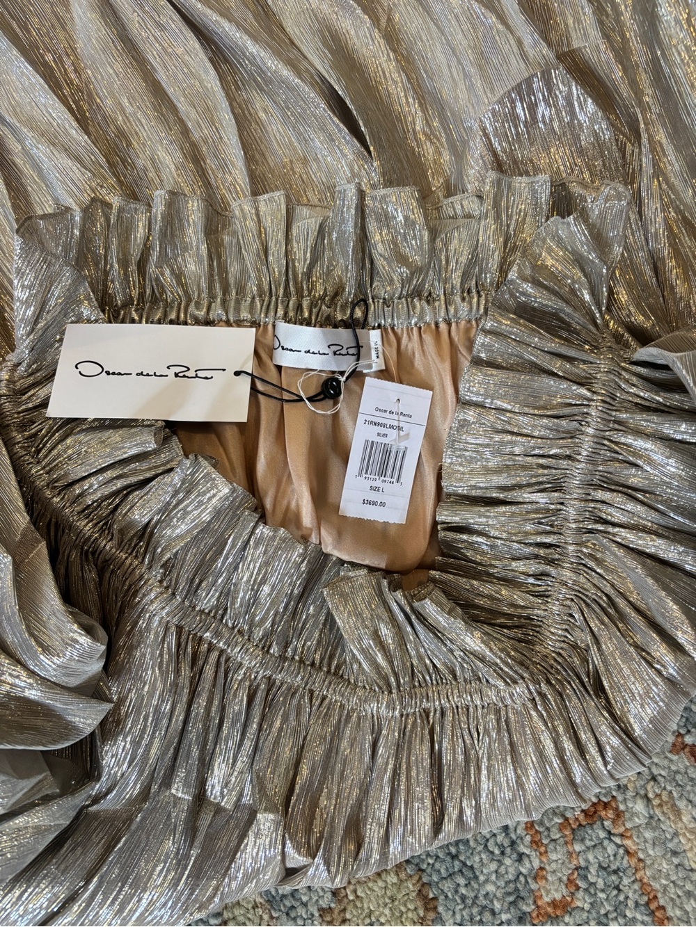Oscar de la Renta Metallic Silver Off-Shoulder Sleep Robe - Picture 3 of 4